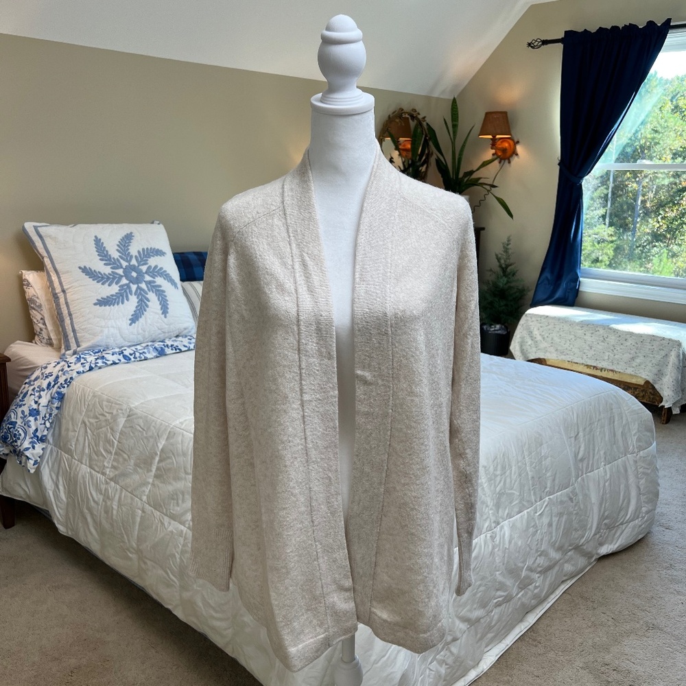🤍 NEW LOFT Super Soft White Cardigan Size XS 🤍